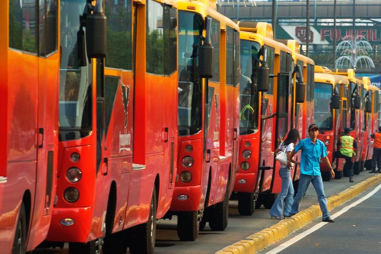 busway, transjakarta, Transportasi umum, bus transjakarta, tarif bus, Sejarah Perjalanan Bus Transjakarta, Tarif Rp 3.500 Sejak 2005