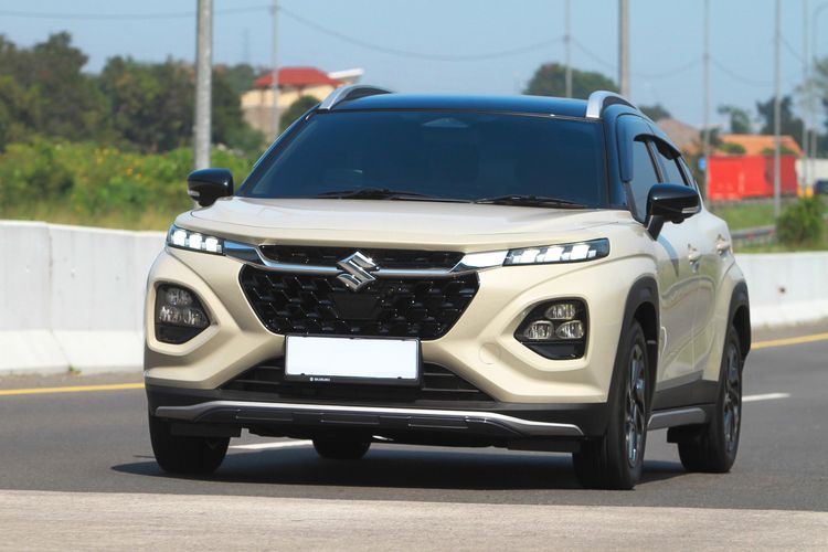 harga, teknologi, ADAS, fitur, Fronx, Tiggo Cross CSH, Soal ADAS Fronx SGX Vs Tiggo Cross Hybrid, Mana Paling Lengkap?