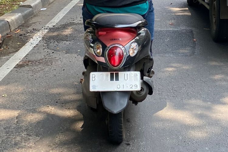 Toyota, pelat nomor, toyota veloz, BYD Atto 3, Toyota Veloz Hybrid, Sanksi Tutup Pelat Nomor Kendaraan