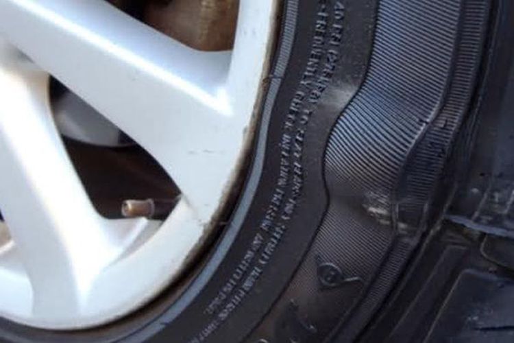 Pecah ban, kecelakaan, jalan tol, pecah ban, benda tajam, karet, tekanan udara, kempis, ban mobil, Tekanan udara, Ban mobil, Pecah Ban, Petaka Pecah Ban Mobil, Penyebab Sepele yang Sering Diabaikan