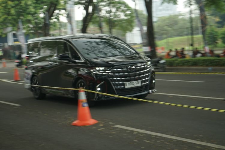 Toyota Alphard, Alphard, test drive, alphard hybrid, GIIAS 2025, Tes Alphard Hybrid, Begini Rasanya MPV Mewah Rp 1,7 Miliar
