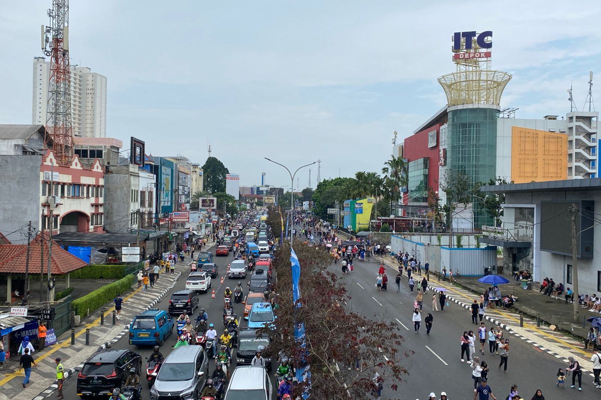 Car Free Day Margonda dan Lampu Hazard di Persimpangan