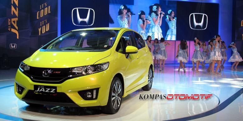 Honda Jazz, Toyota Yaris, perbandingan mobil, hatchback Indonesia, Honda Jazz vs Toyota Yaris: Persaingan Hatchback Terpanas di Indonesia