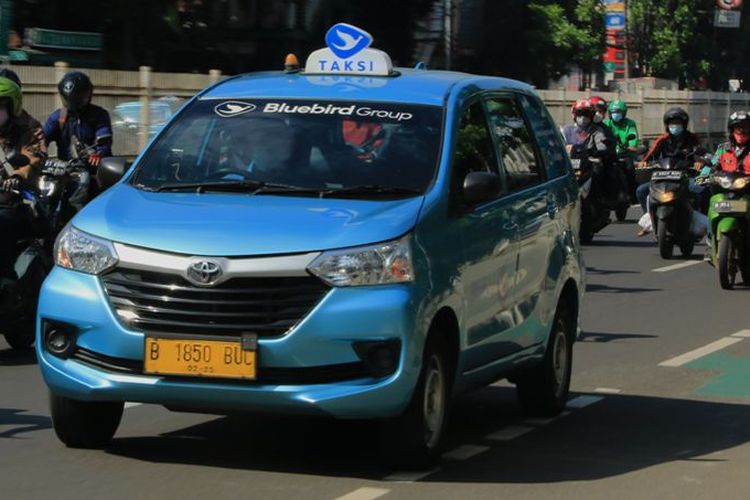 bluebird, taksi terpercaya, sejarah Bluebird, evolusi armada, Evolusi Taksi Bluebird: Dari Holden Torana Hingga BYD Listrik