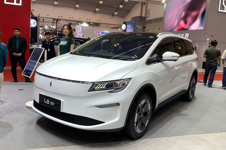 Aletra Mobil Nusantara, L8 EV, Megusdyan Susanto, MPV listrik, Mengapa Aletra Hanya Luncurkan Satu Model MPV Listrik di Indonesia?