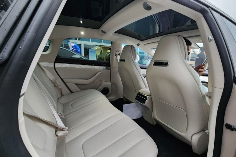 Chery, sedan listrik, Luxeed S7, Sensasi Perjalanan Luxeed S7, Sedan Canggih dari Chery dan Huawei