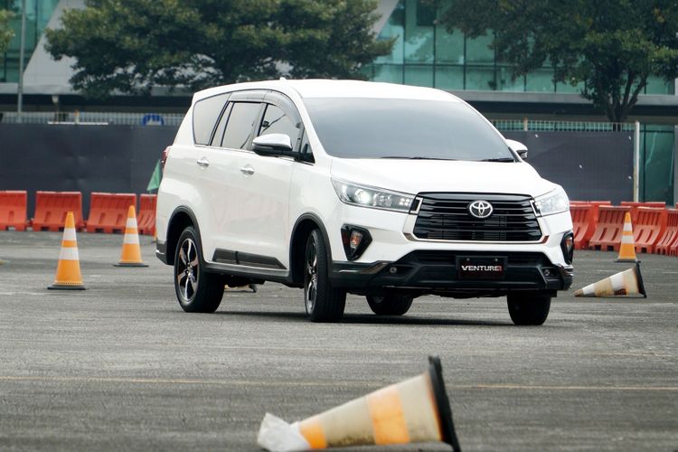 Kijang Innova, toyota innova, innova diesel, Innova Reborn, harga innova bekas, Pasar Mobil Bekas Turun, Kenapa Kijang Innova Masih Populer?