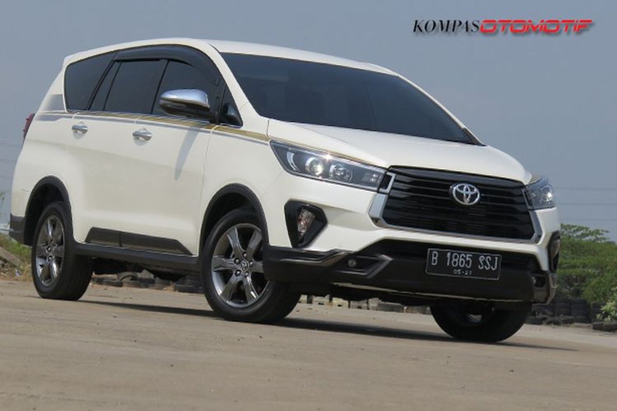 Kijang Innova vs Mobil Listrik: Mana yang Lebih Baik?