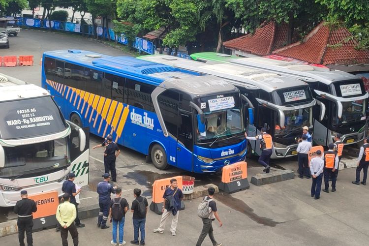 bus AKAP, bus pariwisata, Nataru, libur nataru, Ditjen Hubdat, Pastikan Keselamatan Penumpang, 31.000 Bus Disiapkan buat Libur Nataru