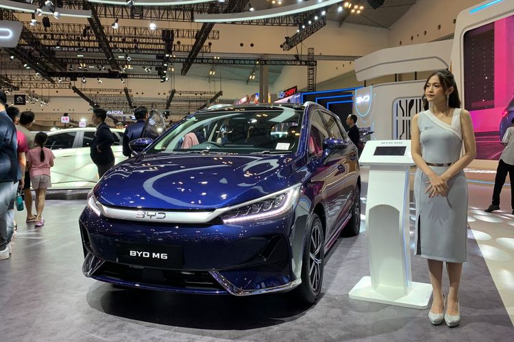 Denza, mobil listrik, pasar BEV, Denza dan BYD Kuasai 54% Pasar BEV Indonesia