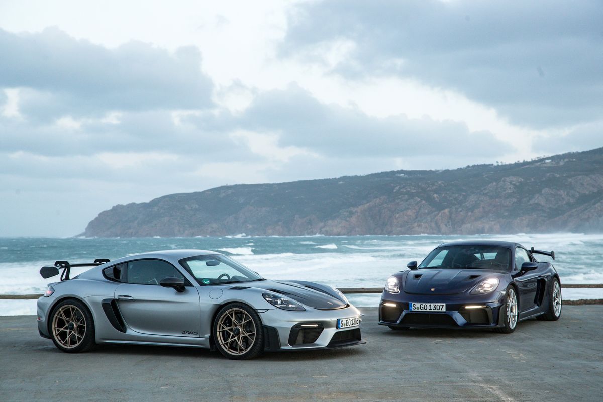 Porsche Tabrak Rush di Sidoarjo: Simak Spesifikasi Cayman GT4 RS