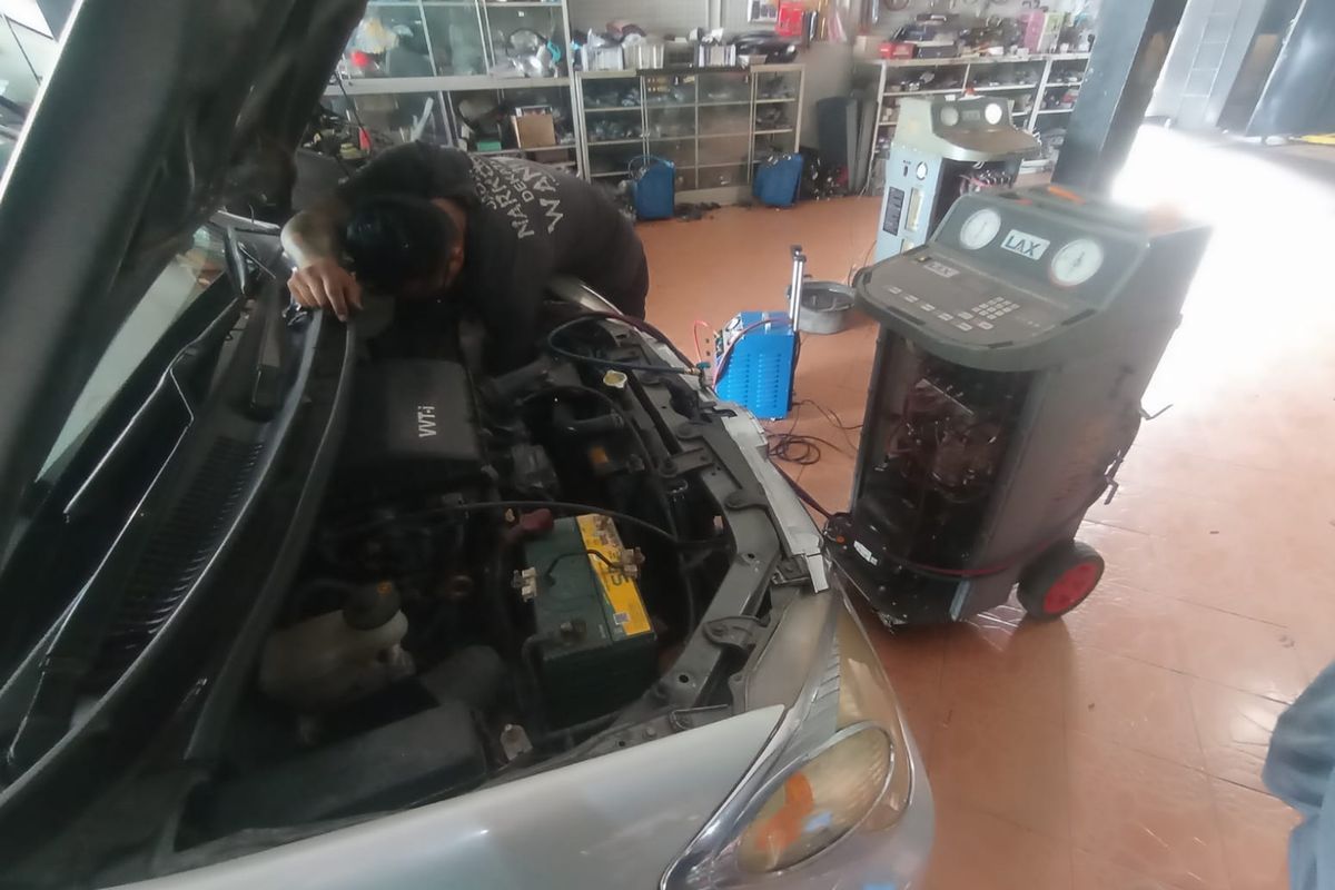 Pentingnya Memahami Sistem AC Mobil Sebelum Mengisi Freon