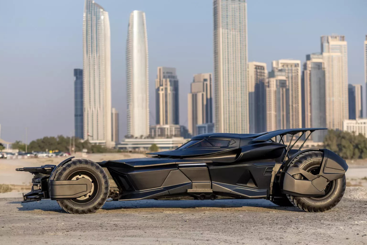 Batmobile, replika Batmobile, Mercedes-Benz, Batman V Superman: Dawn of Justice, sedan sport, Batman v Superman: Dawn of Justice, Mercedes-benz, Replika Batmobile, Replika Mobil Batman Pakai Basis Mercedes-Benz CL 55 AMG