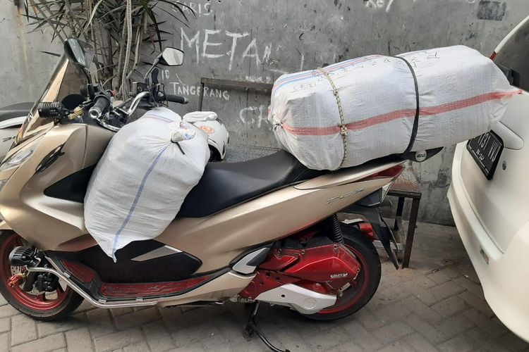 Kecelakaan lalu lintas, keselamatan berkendara, overload sepeda motor, kapasitas beban motor, Motor Kelebihan Muatan: Risiko Kecelakaan dan Kerusakan