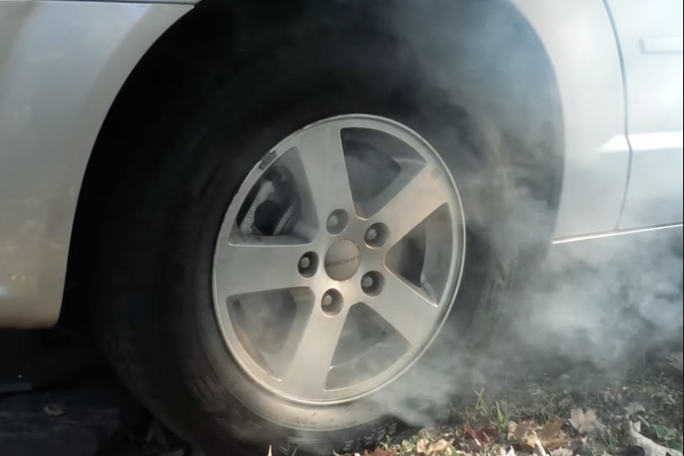 rem mobil macet, Pemicu rem mobil blong, pentingnya perawatan rem mobil berkala, Waspadai Rem Mobil Macet, Kenali Tanda dan Cara Mengatasinya