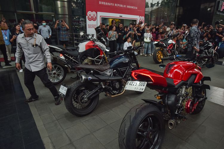 kendaraan mewah, Immanuel Ebenezer, Daftar 22 Mobil dan Motor Mewah Hasil OTT KPK Wamen Ketenagakerjaan