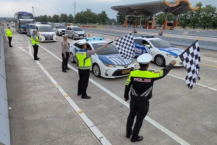 diskon tarif tol, libur sekolah, Jawa dan Sumatera, Diskon tarif tol, idul adha 2025, Simulasi Tarif Tol Jakarta-Surabaya Setelah Diskon 20 Persen