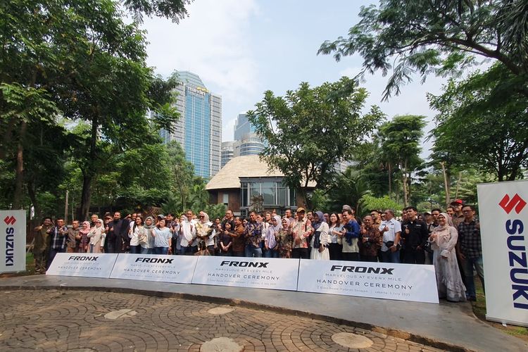 Suzuki, Fronx, Suzuki Fronx, suzuki fronx, serah terima Suzuki Fronx, Suzuki Fronx Resmi Diserahkan ke Konsumen