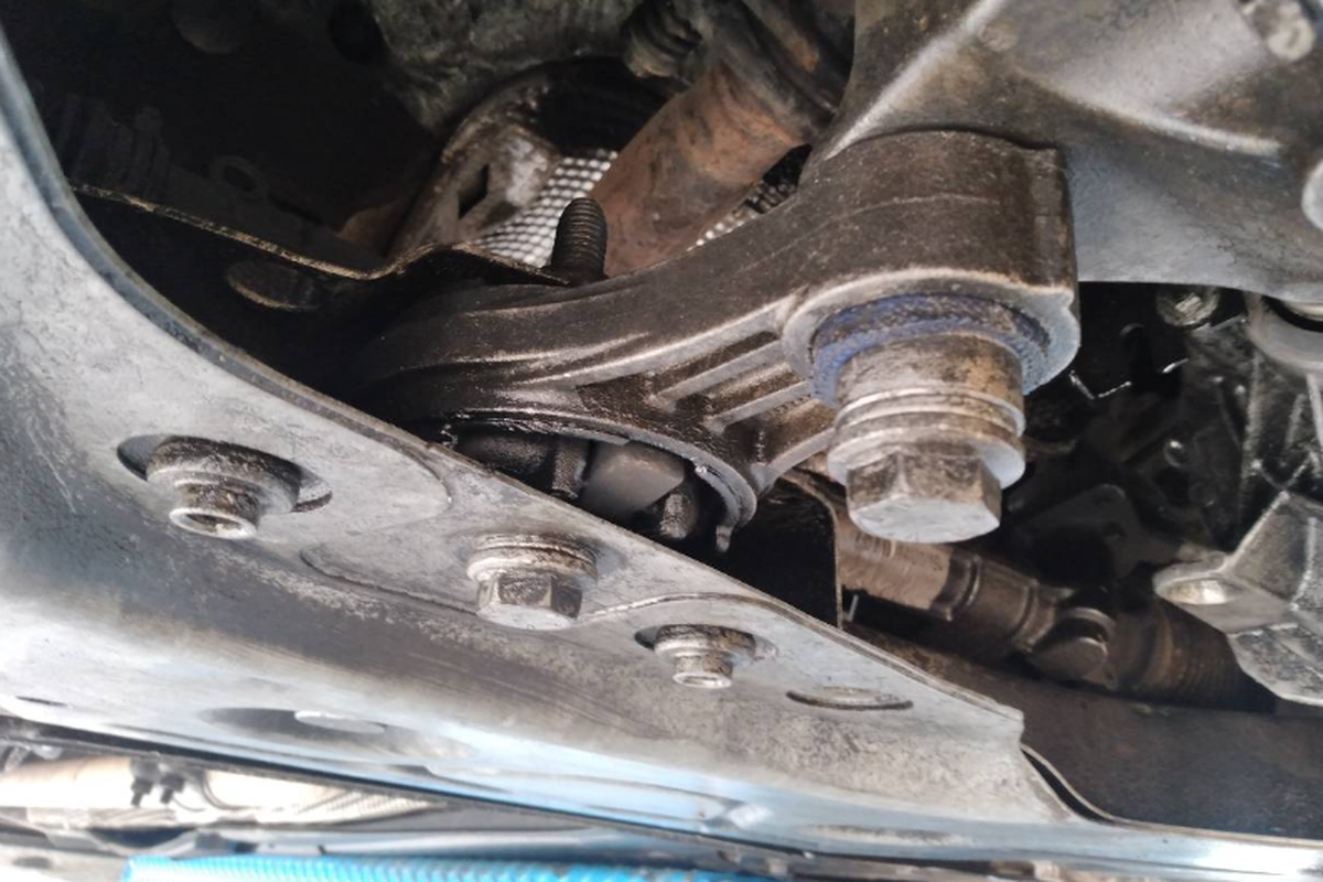 Bedakan Bunyi Jedug Transmisi Matik dan Engine Mounting