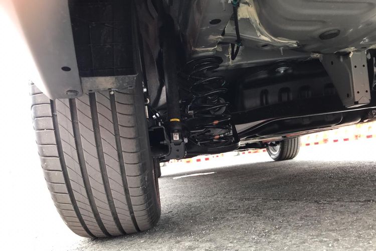 Suspensi, Auto2000, shock absorber, kebocoran, Lima Gejala Suspensi Mengalami Masalah, Pemilik Mobil Wajib Tahu