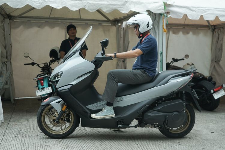 skutik premium, skutik bongsor, Zontes, IMOS 2025, Zontes 368K, Coba Zontes 368K, Skutik Bongsor Premium buat Jarak Jauh