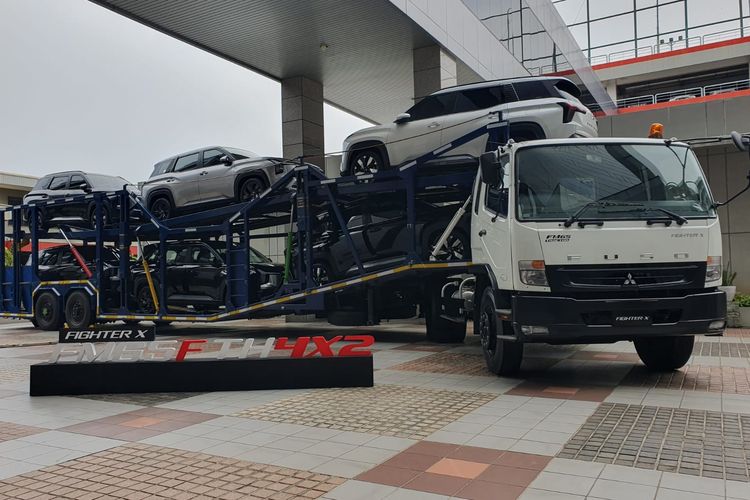 Mitsubishi fuso, Mitsubishi Fuso Fighter, fuso fighter x, Mitsubishi Fuso Fighter X FM65F TH 4x2: Truk Tractor Head Andal