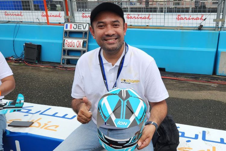 E-Prix, helm, Formula E, Helm, balap mobil listrik, Helm Kertas Formula E, Suvenir Sederhana yang Berkesan buat Pengunjung
