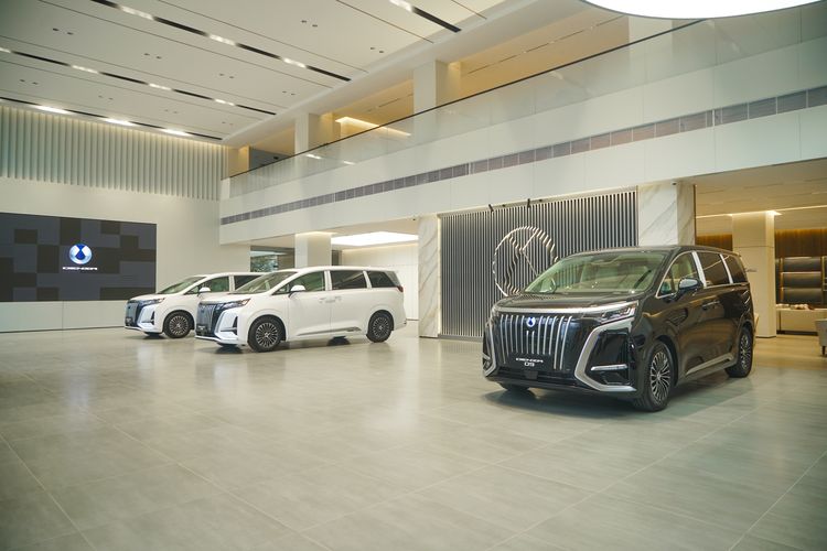 penjualan, otomotif, mpv premium, Toyota Alphard, MPV Premium bekas, Toyota Alphard bekas, Denza D9, Persaingan Penjualan Toyota Alphard vs Denza D9, Siapa Paling Laris?