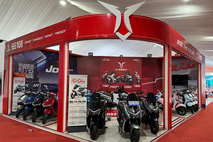 Pameran otomotif, GIIAS 2025, motor listrik, pameran otomotif, harga motor listrik, daftar harga motor listrik, Daftar Motor Listrik di GIIAS 2025, Harga mulai Rp 5 Jutaan
