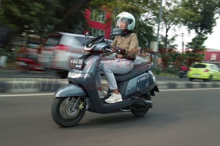 motor listrik, TVS iQube S 2025, harga terjangkau, efisiensi pengisian, TVS iQube S 2025: Harga Turun Drastis dan Performa Meningkat