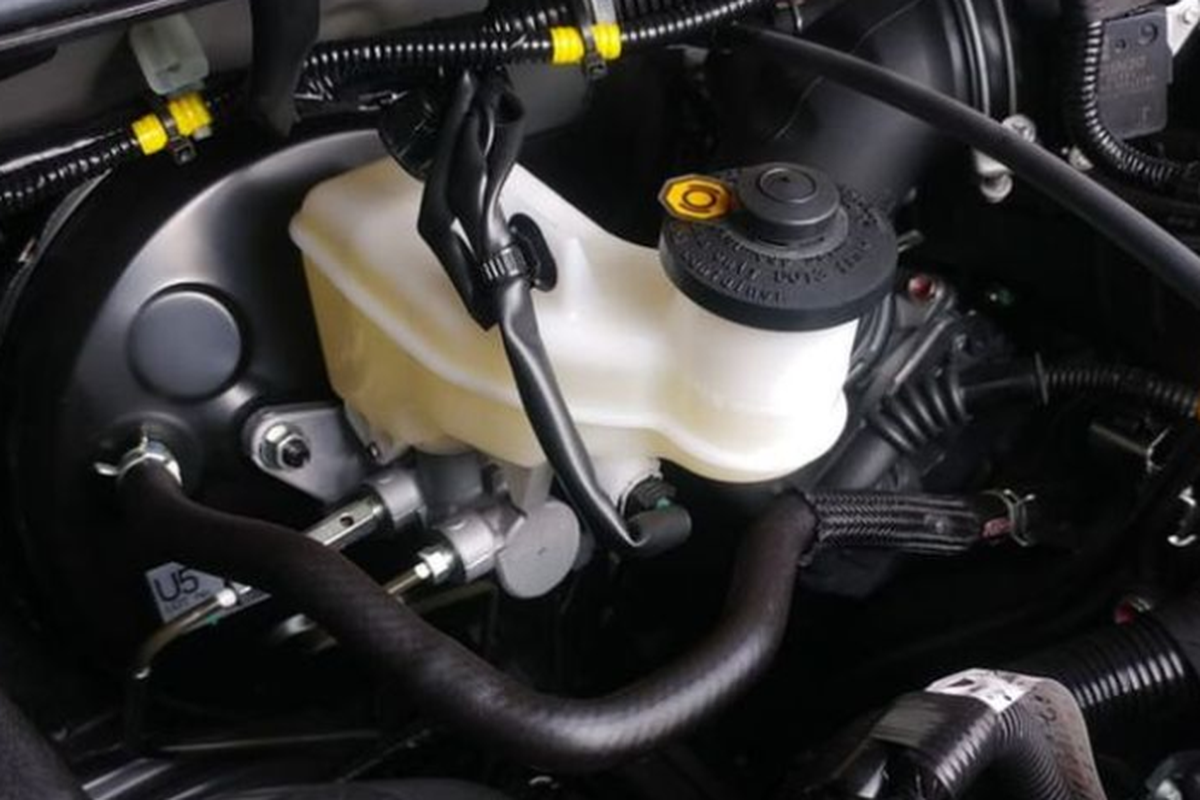 Minyak Rem Kotor Efeknya Bisa Bikin Rem Mobil Bocor