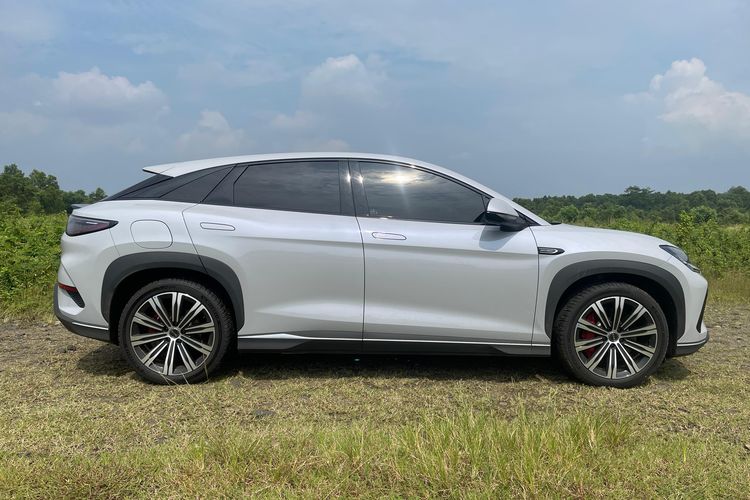 BYD Sealion 7, SUV sporty, desain aerodinamis, harga Rp 629 juta, BYD Sealion 7: Perbandingan dengan Model Seal Sebelumnya