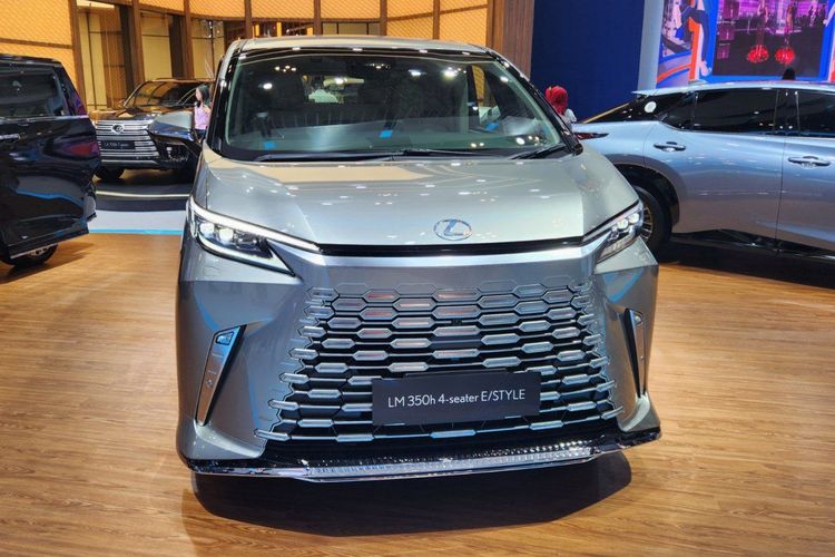 Hotman Paris, mobil mewah, Lexus, GIIAS 2025, Semewah Apa MPV Premium Rp 2,8 Miliar yang Dilirik Hotman Paris