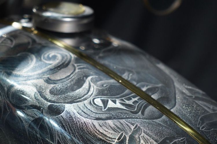 Modifikasi motor, seni lukis tangki, Permadi Eko Susanto, freehand tattoo, Seni Lukis Tangki Tattoo: Tren Modifikasi Motor Terkini