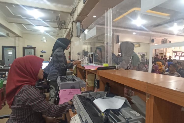 Pajak Kendaraan Bermotor, Kebijakan Opsen PKB, industri otomotif, pajak kendaraan bermotor, Dampak Ekonomi Daerah, Kebijakan Opsen Pajak Kendaraan, Tantangan Ekonomi Daerah