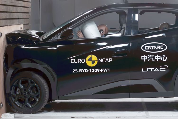 Keselamatan penumpang, mobil listrik, BYD Dolphin Surf, Uji Tabrak Euro NCAP, BYD Atto 1: Mobil Listrik dengan Lima Bintang Euro NCAP