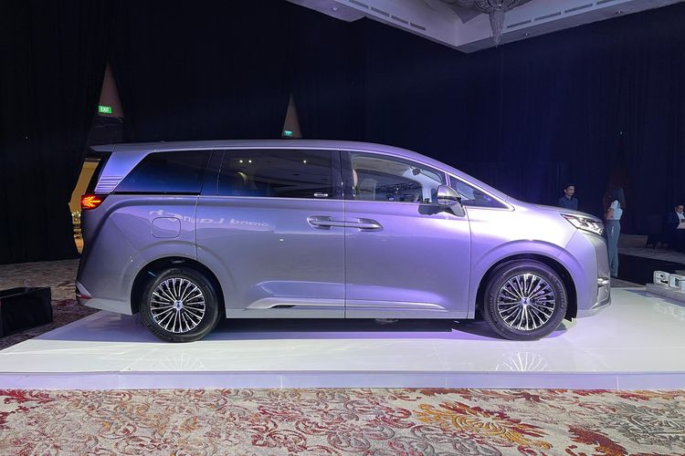 BYD Motor Indonesia, konsumen Denza, pengiriman unit, mobil listrik Denza D9, Denza D9: Tingginya Permintaan, Tantangan Pengiriman