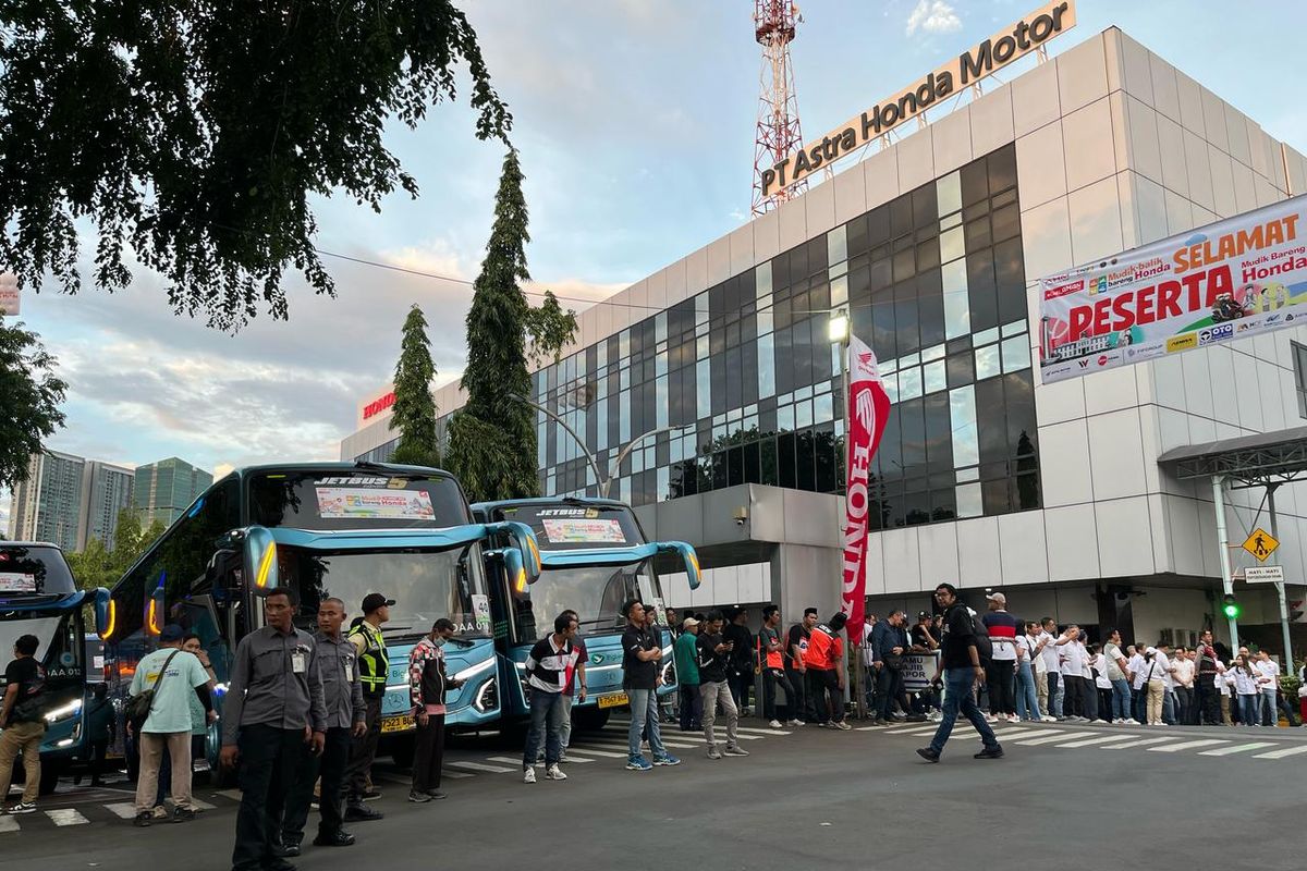 Ribuan Pengguna Motor Honda Berangkat Mudik Bareng