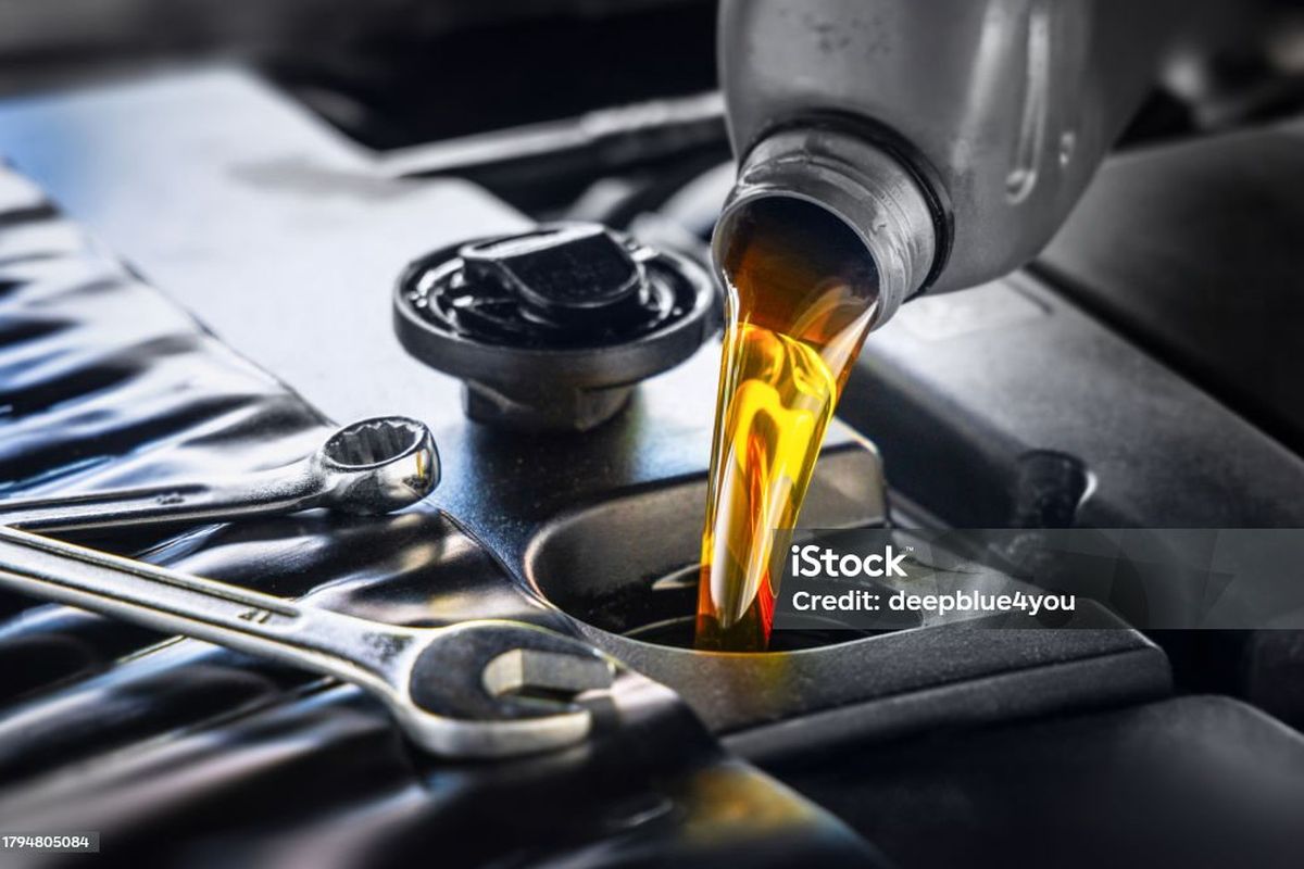 Apakah Oli Mesin Encer Bisa Bikin Mobil Lebih Irit BBM?