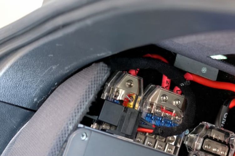 sistem kelistrikan, instalasi audio, Garansi baterai, mobil listrik, Instalasi Audio Mobil Listrik: Solusi Mudah Tanpa Khawatir