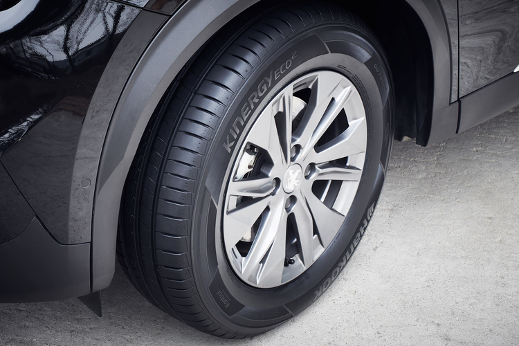 bridgestone Indonesia, kode produksi, Fisa Rizqiano, ban lama, Mengapa Ban Lama Lebih Murah? Simak Penjelasan Ahli