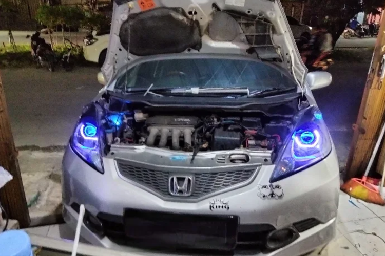 lampu mobil, bahaya, silau, Bi-LED, Salah Sudut Pemasangan, Lampu Bi-LED Bisa Bikin Silau dan Bahaya