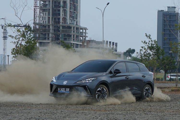 MG4 EV, mobil listrik, penghargaan bergengsi, Otomotif Award, MG Motor Indonesia, MG4 EV Raih Penghargaan Bergengsi, Small EV Terbaik