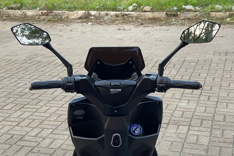 setang motor, motor, gas motor matik terlalu tinggi, Begini Cara Menyetel Jarak Main Throttle Gas Motor Pakai Kunci 10