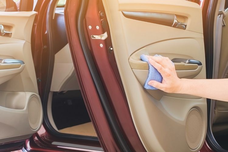 mobil, benda, kabin mobil, ledakan mobil, benda yang memicu ledakan di kabin, Catat, Ini 5 Benda yang Berpotensi Meledak di Kabin Mobil