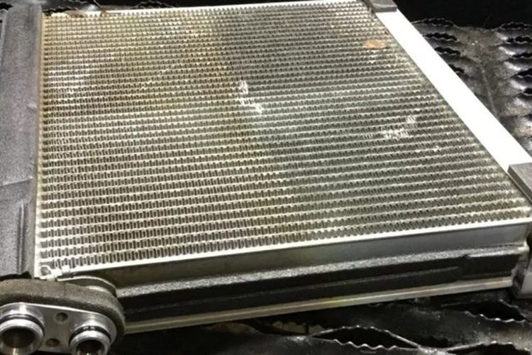 evaporator ditambal, Evaporator AC mobil bocor, Evap AC mobil Bocor, Evaporator ditambal, Saat Evaporator AC Mobil Bocor Harus Langsung Diganti Baru?