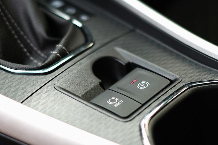 baterai, hybrid, interior, Daihatsu, mesin, bahan bakar, Tenaga, ramah lingkungan, Rocky Hybrid, Perdana Jajal Daihatsu Rocky Hybrid, Galak di Putaran Bawah