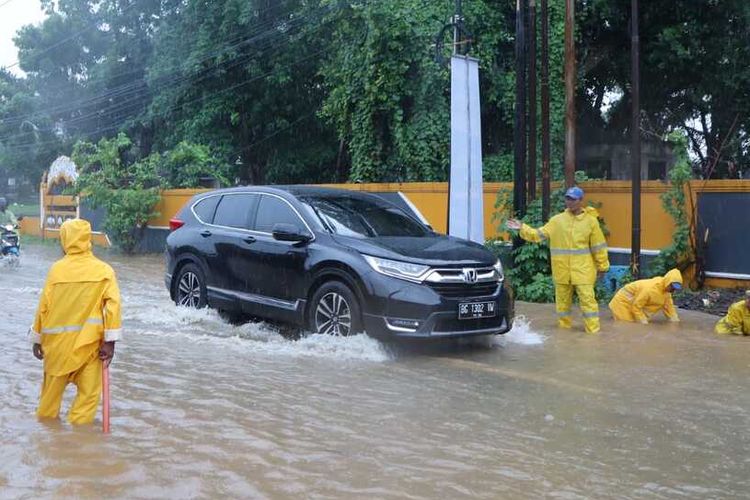 Banjir Bali, nomor darurat, bencana banjir di bali, nomor darurat banjir bali, daftar nomor darurat, Banjir Bali, Catat Nomor Darurat yang Bisa Dihubungi Warga