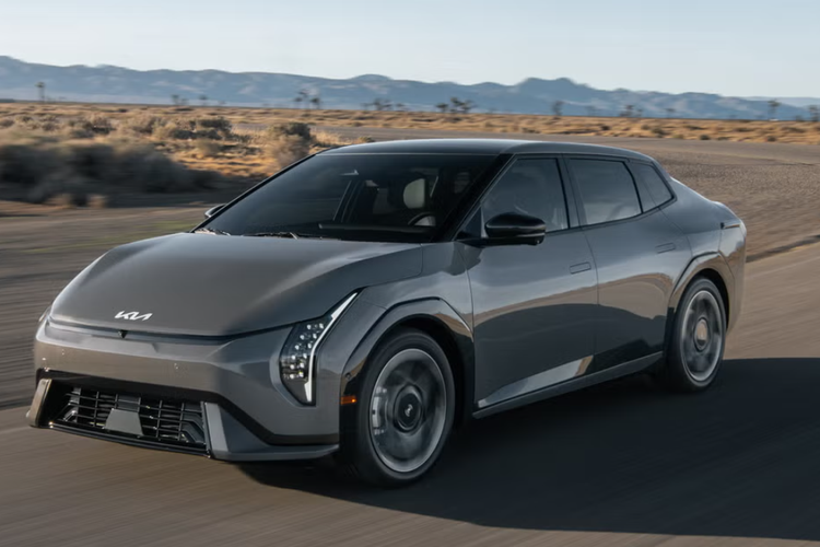 Gaikindo, mobil listrik, Kia EV4, kendaraan listrik, GIIAS 2025, GIIAS 2025: Kia EV4 Siap Diperkenalkan di Indonesia