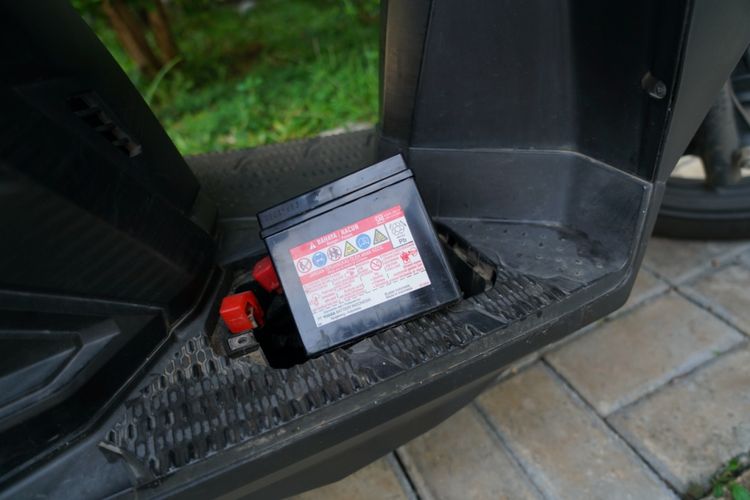 kapasitas aki, fungsi aki, karakteristik aki, motor modern, Karakteristik Aki Motor: Karburator dan Injeksi Ternyata Beda